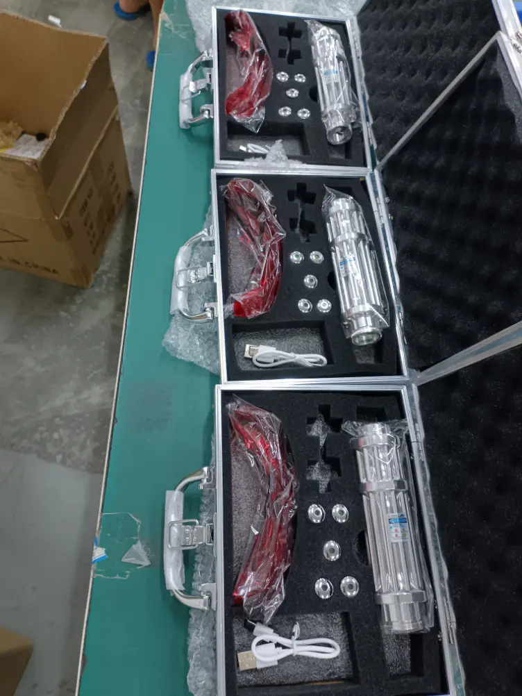 Laser Pointer  1600mW Blue 16340 Compact & 18650 Extended, SKU B017, 1600mw power, 450nm blue laser wavelength, black / silver color, product thumbnail 8